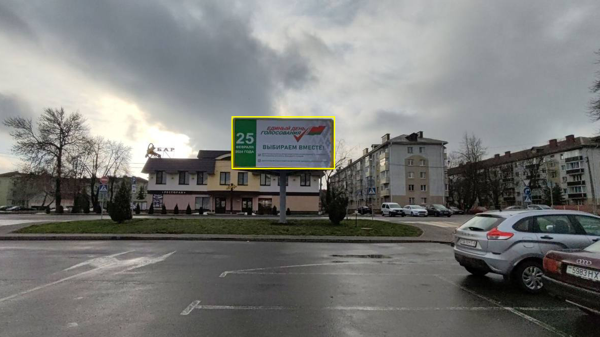 Слуцк, ул. Парижской Коммуны, 2-1 у ТЦ "Маяк" сторона C. Изображение 0.